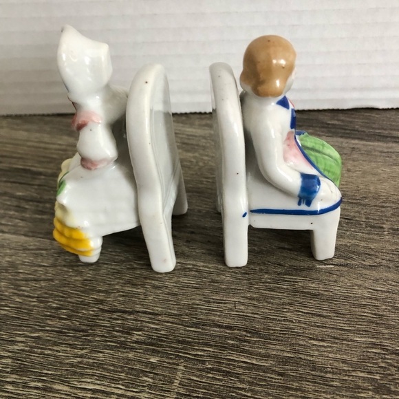 Vtg Porcelain Seated Colonial People - Picture 4 of 10